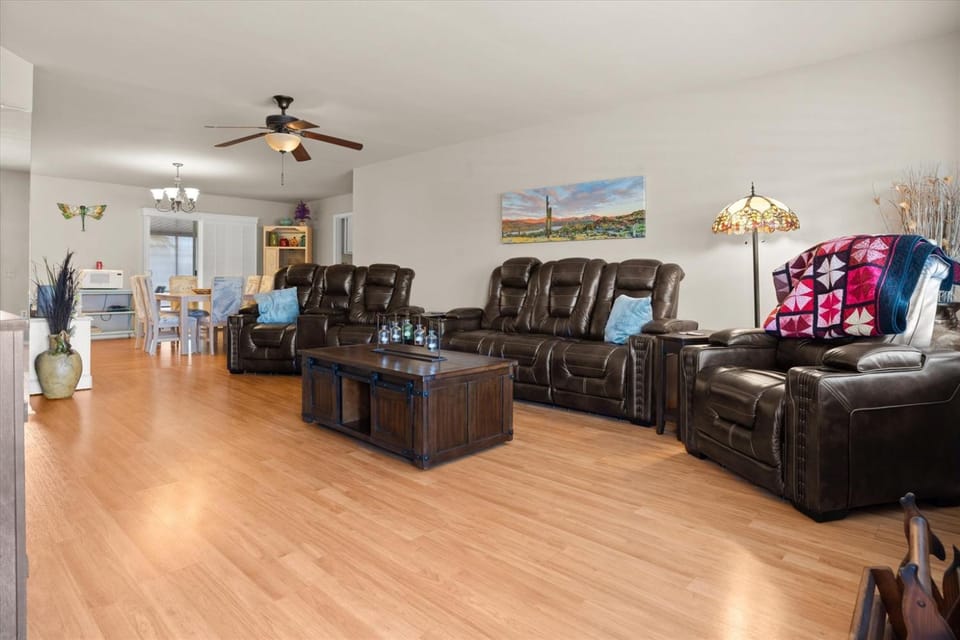 Sun City Retreat w Patio, Grill & Backyard House in Sun City