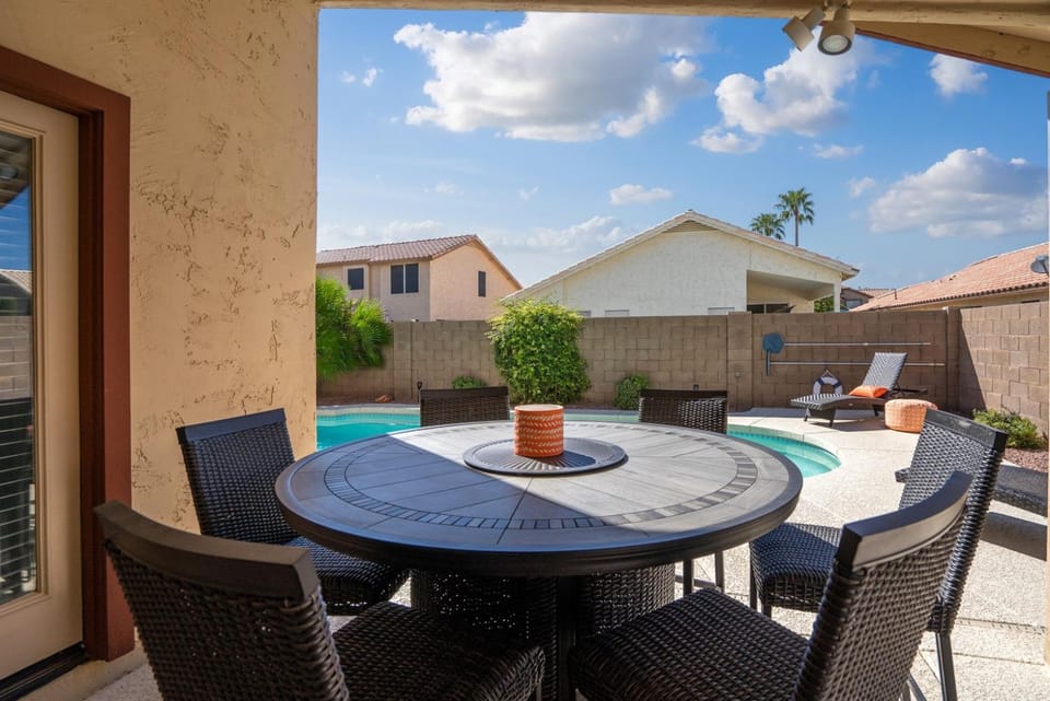 Sunny Peoria Escape w Private Pool Fire Pit House in Glendale