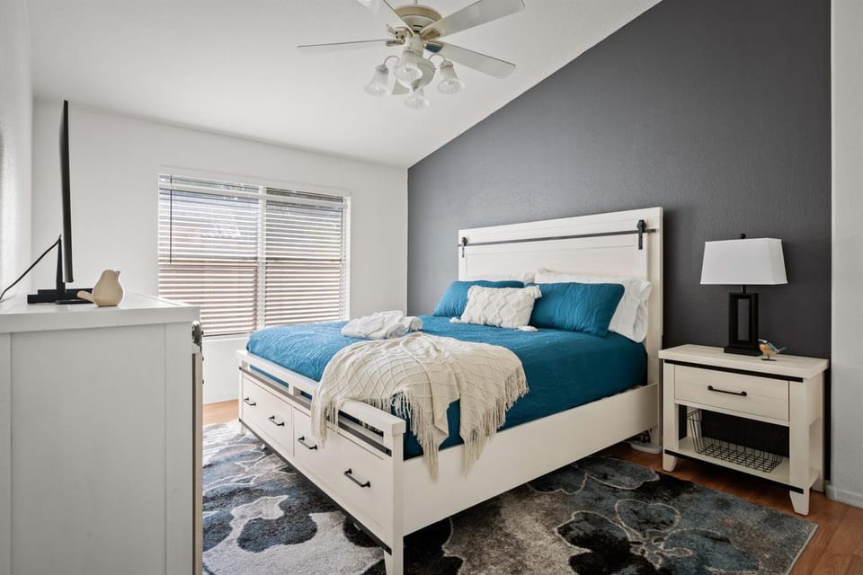 Sunny Peoria Escape w Private Pool Fire Pit House in Glendale