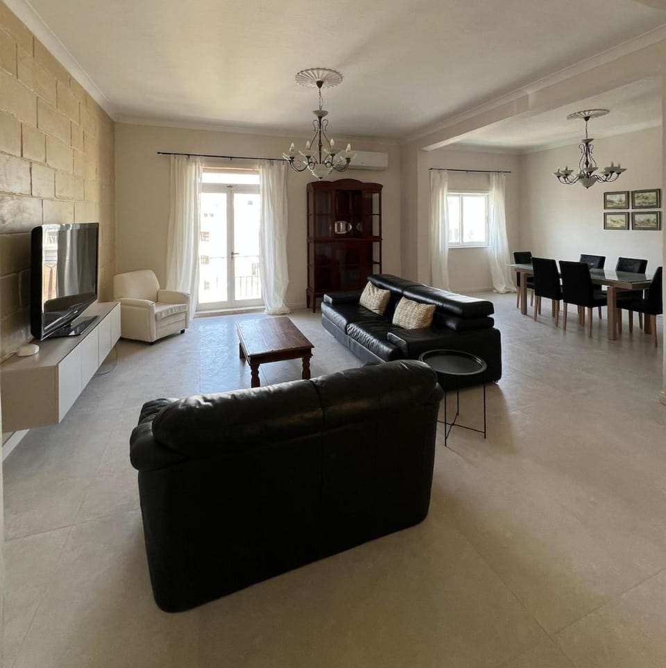 Central & Spacious 3-Bedroom Apartment Apartment in Malta