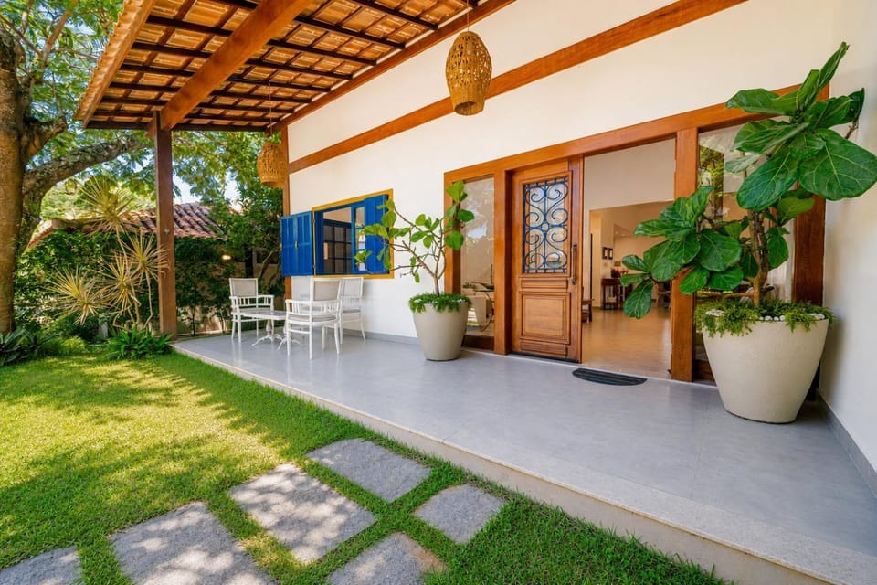 Facade/entrance, Balcony/Terrace
