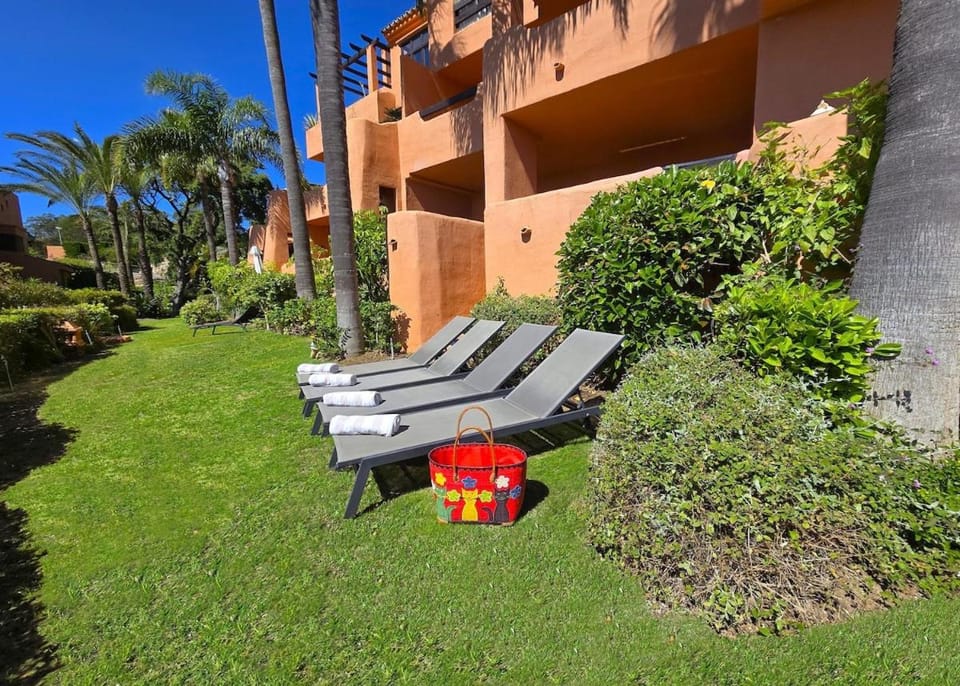 Garden, sunbed