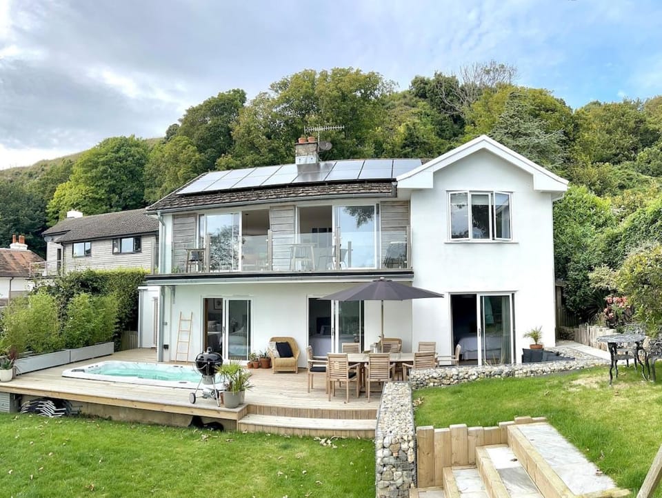 Property building, Garden, Dining area, Swimming pool