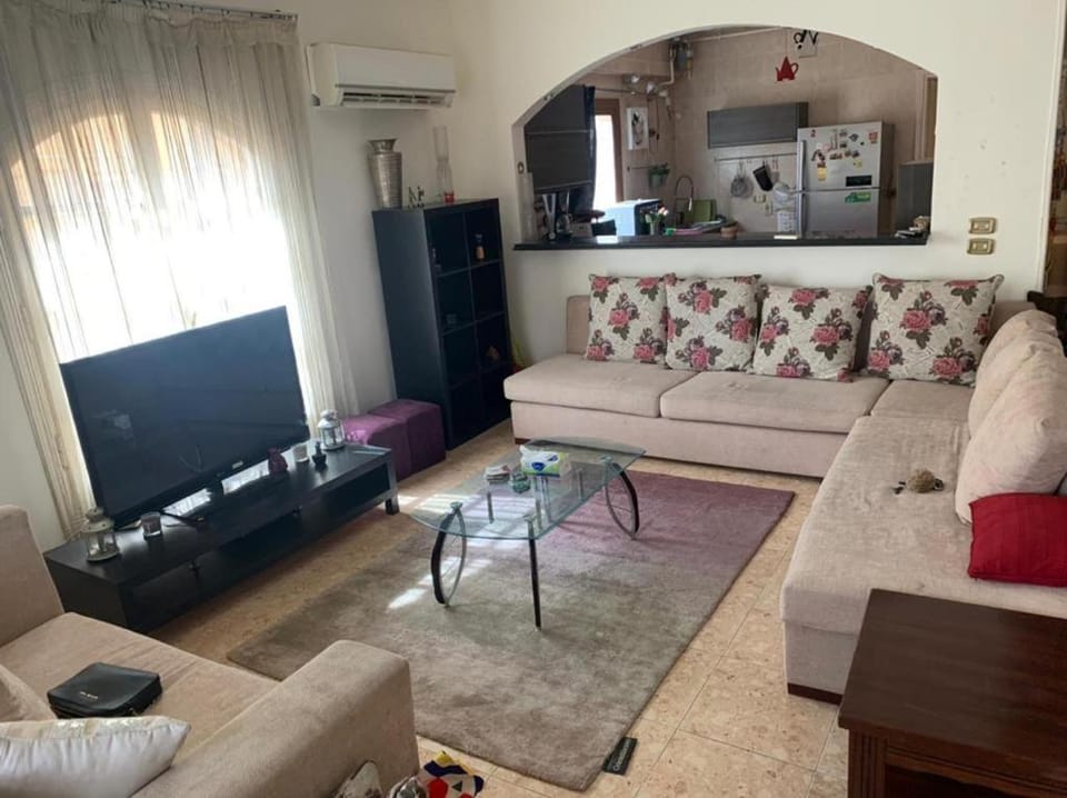 Communal lounge/ TV room, kitchen, air conditioner