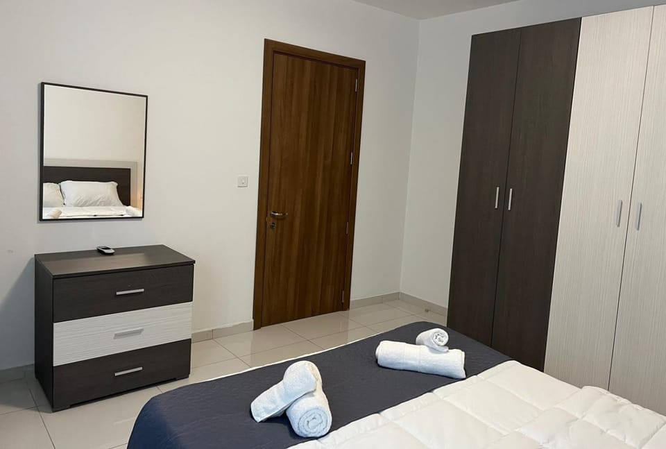 Bed, Photo of the whole room, Bedroom, towels, wardrobe