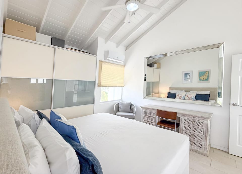 Bed, Bedroom, air conditioner