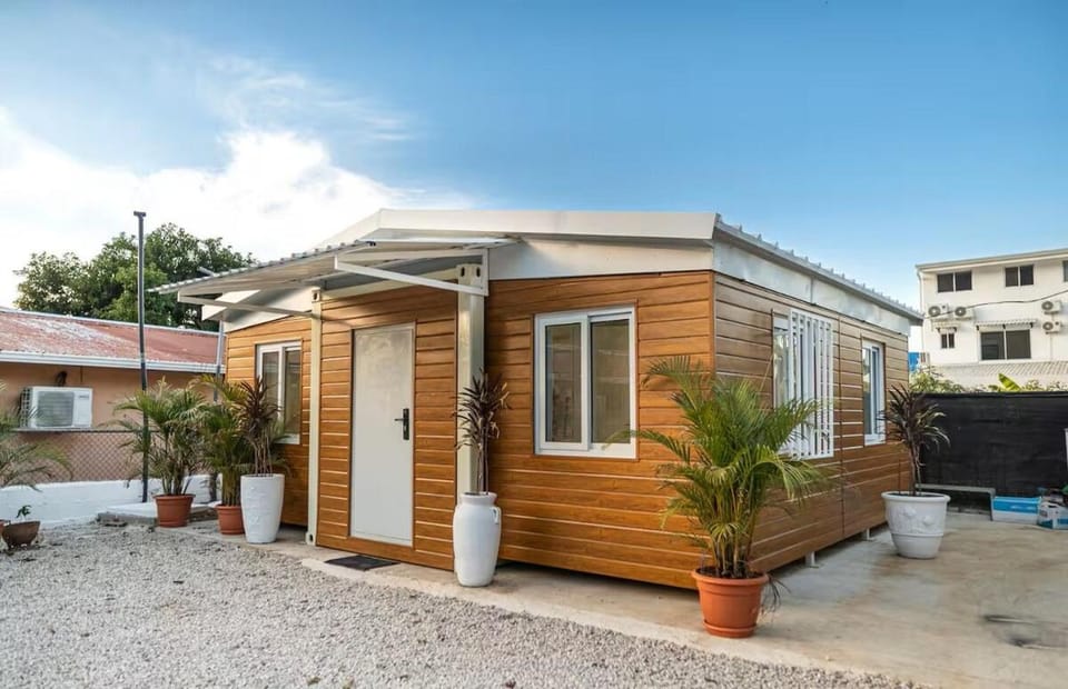 Beautiful Tamarindo Tiny house with AC & WIFI House in Guanacaste Province