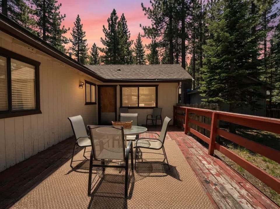 Pet Friendly - Great location steps to river House in South Lake Tahoe