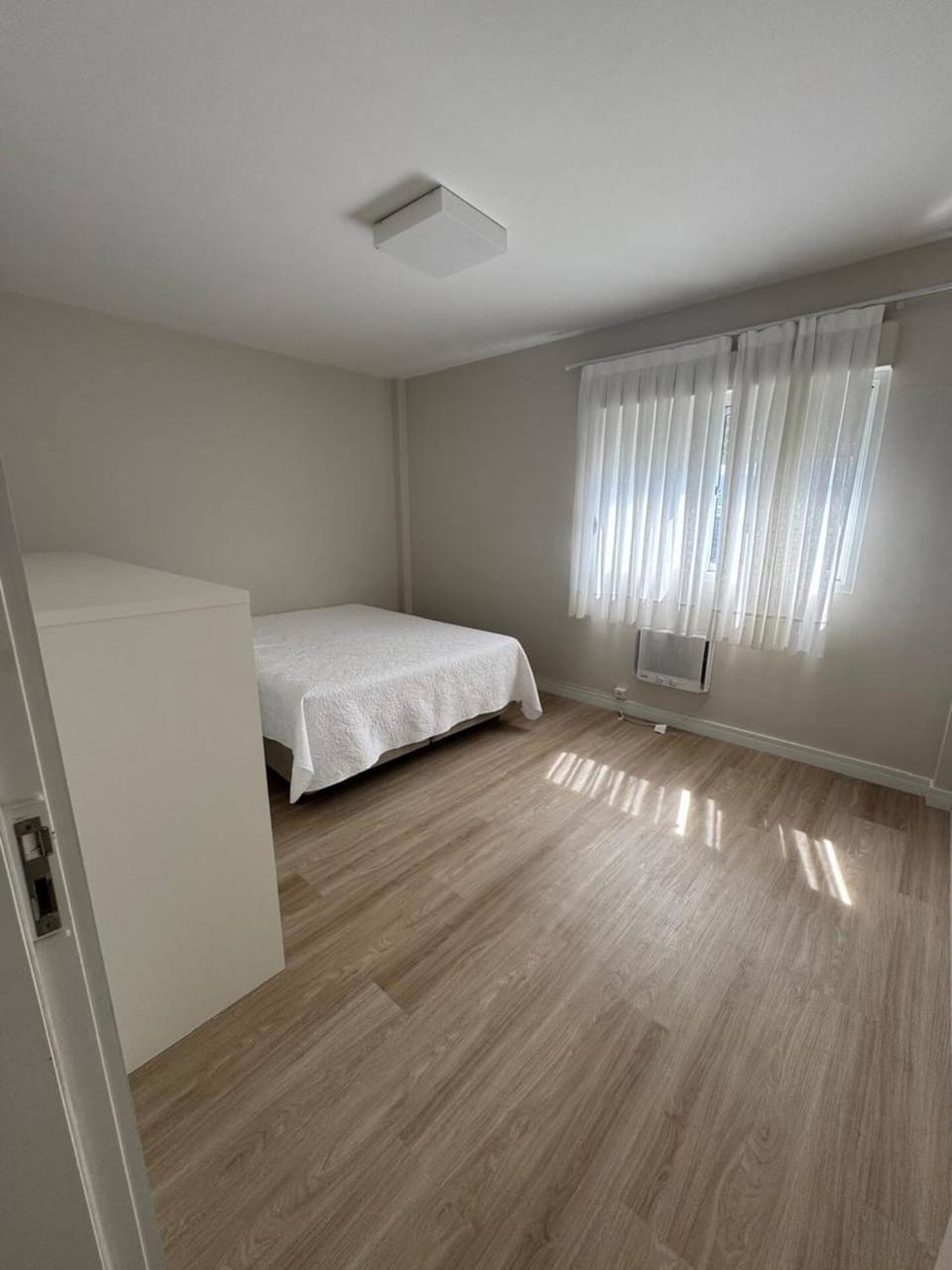 No alto e perto de tudo! 120m do mar! 3 quartos e 3 banheiro! 180m2 Apartment in Camboriú