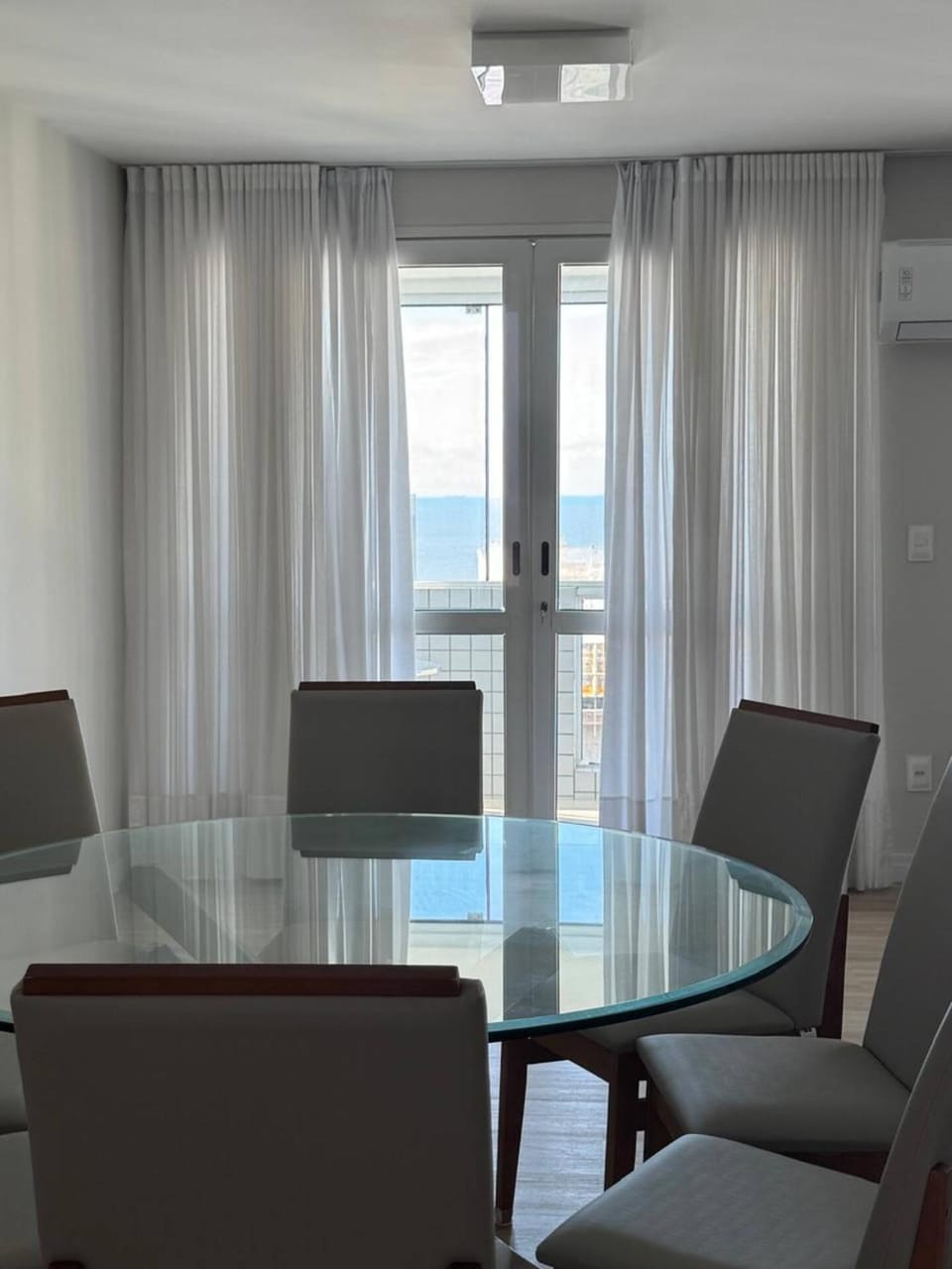 No alto e perto de tudo! 120m do mar! 3 quartos e 3 banheiro! 180m2 Apartment in Camboriú