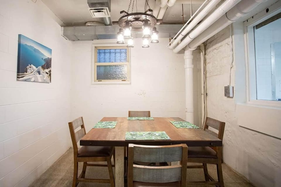 Speakeasy Apartment Lounge Apartment in Sault Ste Marie