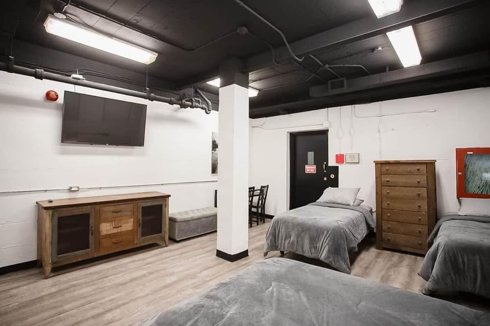 Speakeasy Apartment Lounge Apartment in Sault Ste Marie