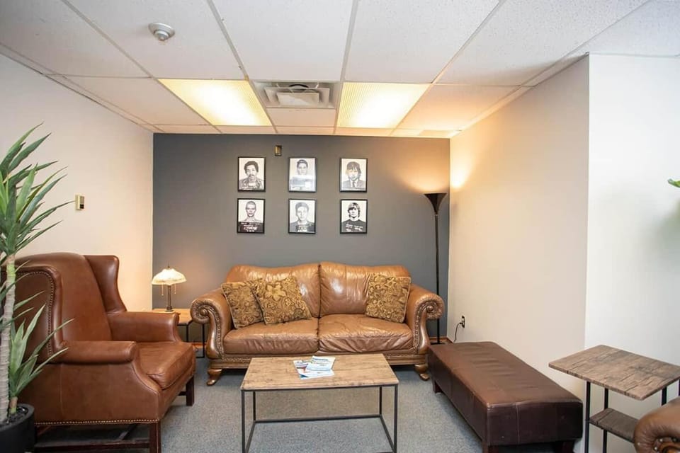 Wardens Quarters: 2 Bedroom Apt House in Sault Ste Marie
