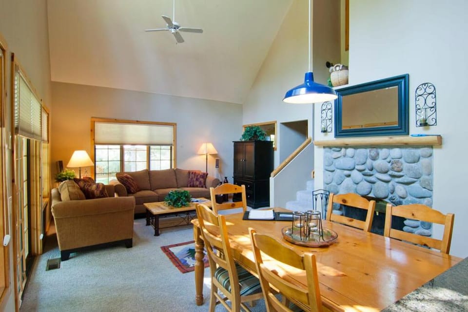 34 Circle Four Ranch Cabin Cabin in Sunriver