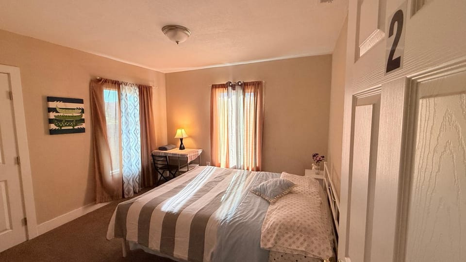 Large spacious home 6BD 3BA Apartment in Madera