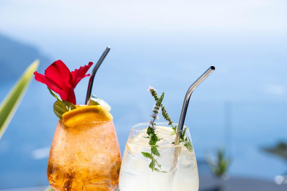 Restaurant/places to eat, Lounge or bar