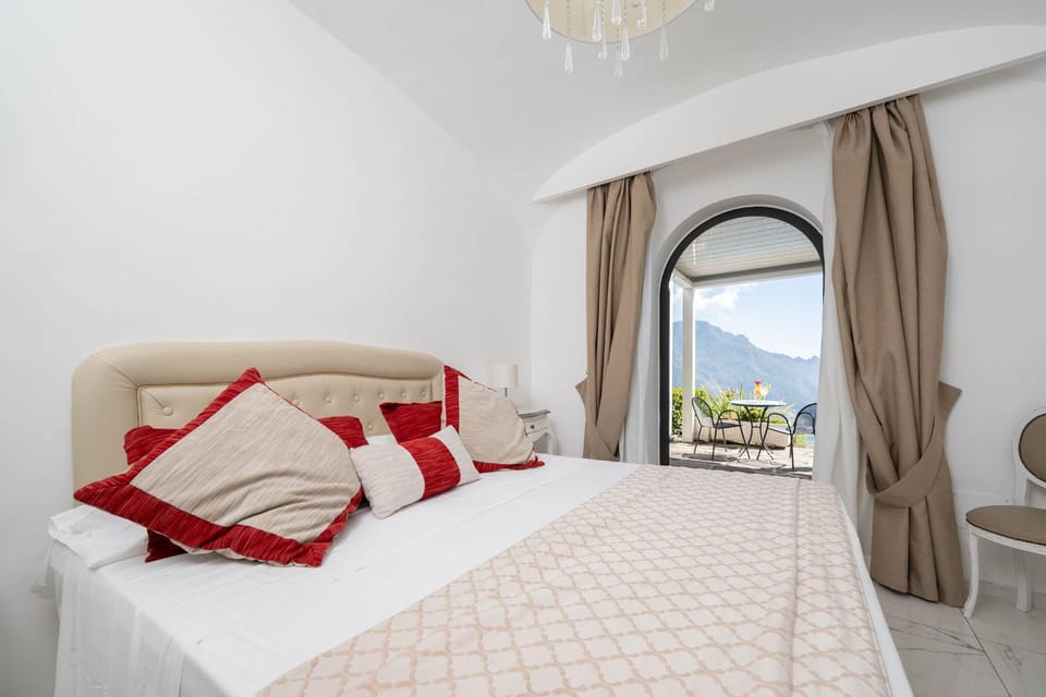 Bed, Balcony/Terrace, Bedroom, Sea view