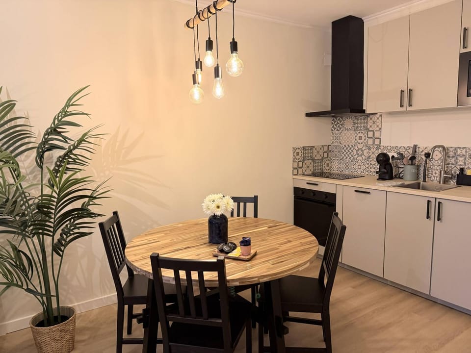 Kitchen or kitchenette, Seating area, kitchen