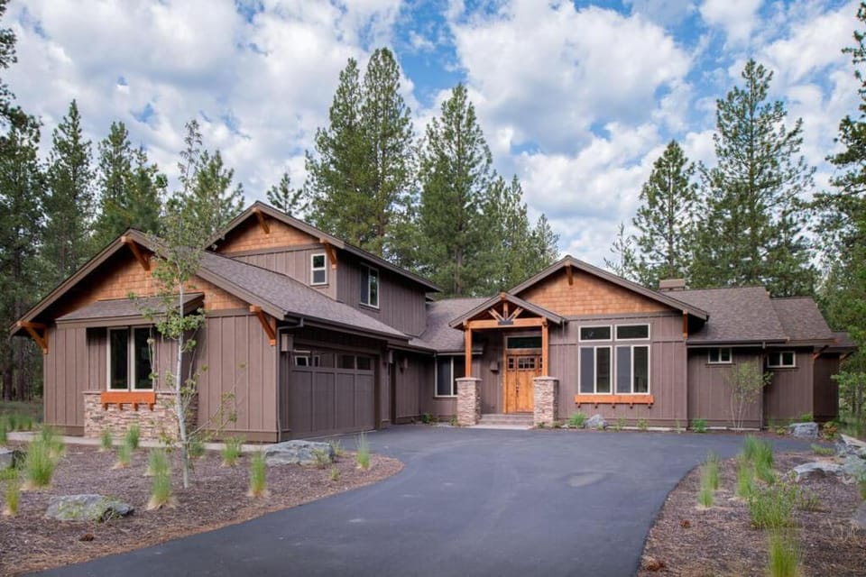 56263 Sable Rock Loop House in Oregon