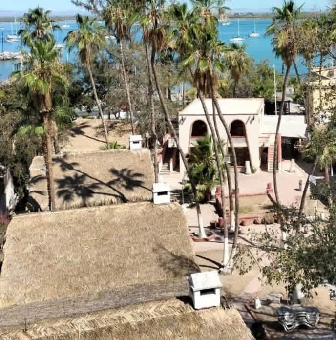 SS 2A Cabaña rustica frente al malecon de La Paz House in La Paz