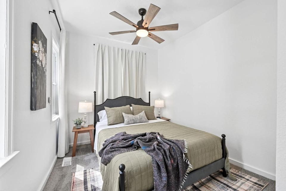 The 408 Family Farmhouse House in Siloam Springs