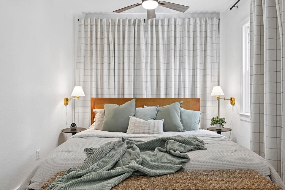 The 408 Family Farmhouse House in Siloam Springs