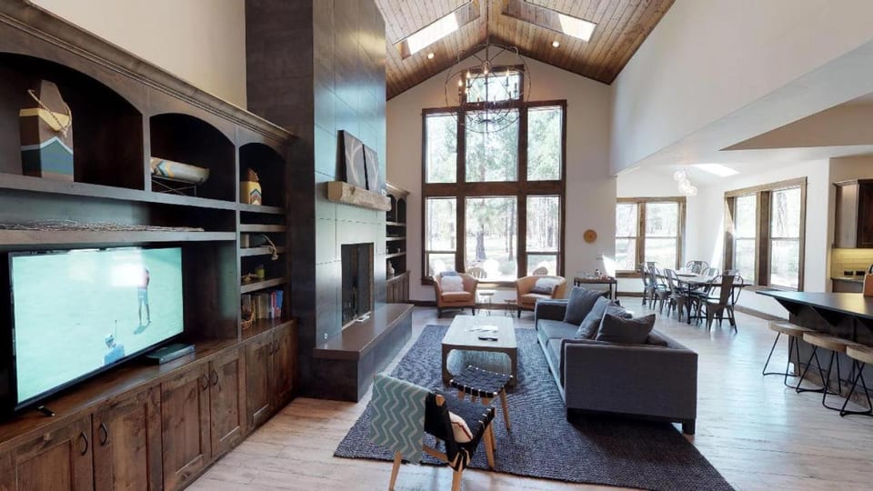 56330 Trailmere Circle House in Oregon