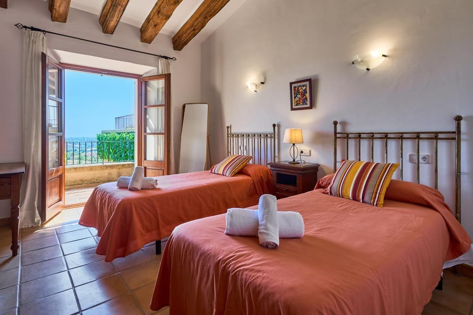 Finca Penya Redona Villa in Migjorn