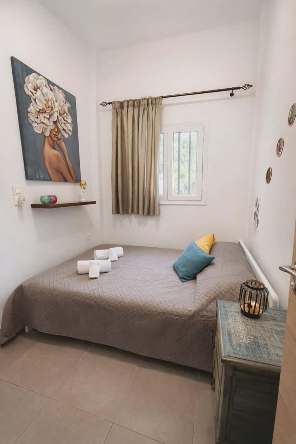 Bed, Bedroom, towels