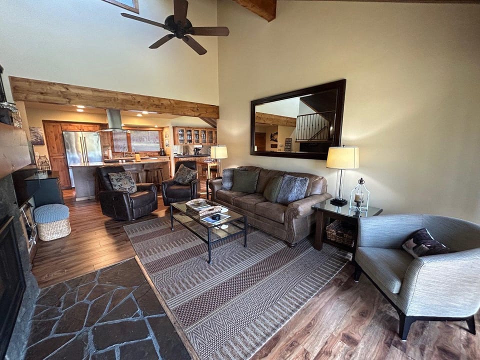 32 Meadow House Apartment in Sunriver