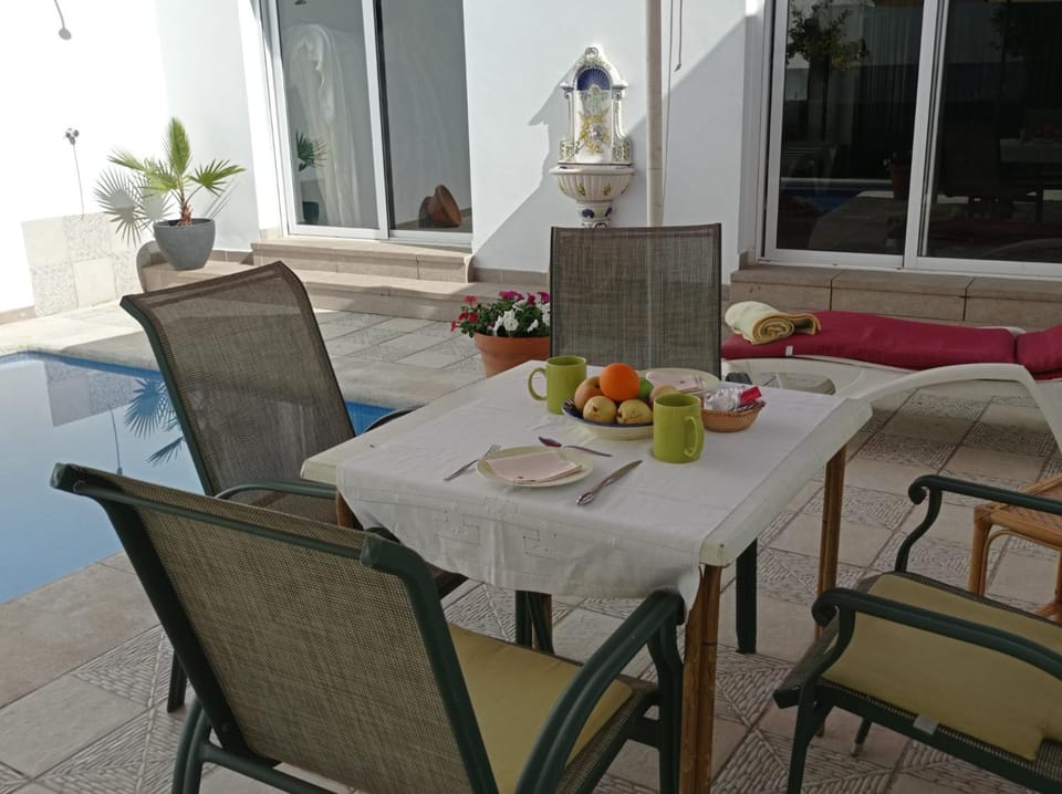 Food and drinks, Swimming pool