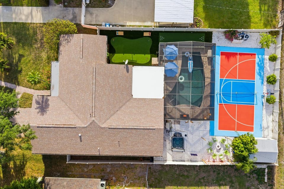 Suncourt Retreat Sports Court Pool Hot Tub House in Bradenton