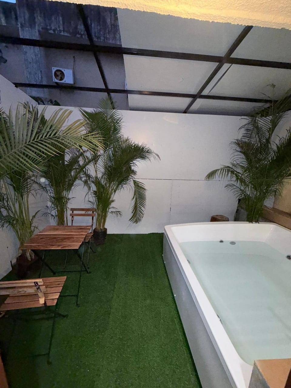 Jacuzzi Escape Retreat Villa in Thane