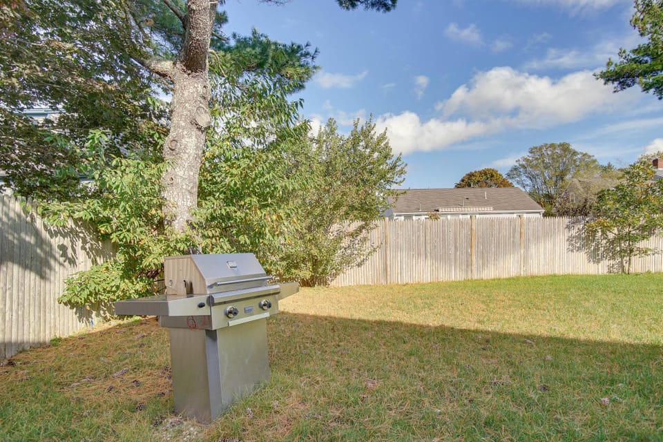 1 Mi to Beach: Convenient Cape Cod Getaway House in West Dennis