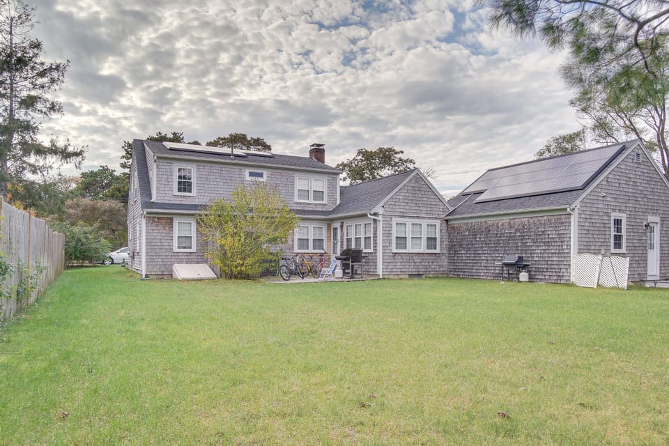1 Mi to Beach: Convenient Cape Cod Getaway House in West Dennis