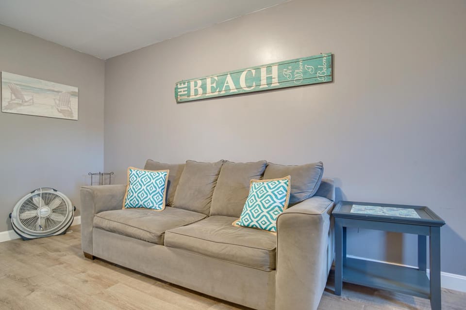 1 Mi to Beach: Convenient Cape Cod Getaway House in West Dennis