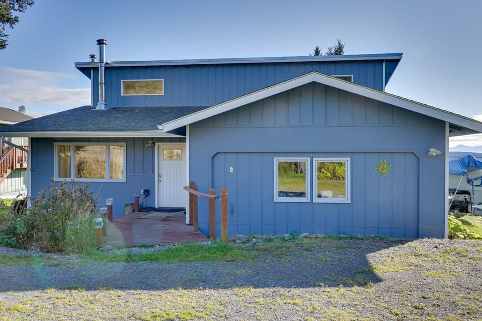 < 1 Mi to Pioneer Ave: Homer Base w/ Fire Pit! House in Homer