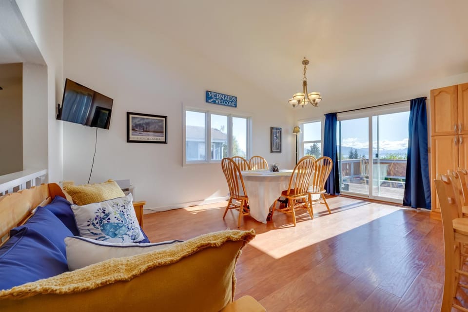 < 1 Mi to Pioneer Ave: Homer Base w/ Fire Pit! House in Homer