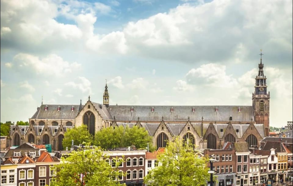 Attic apartment in historic canal house in city center Gouda Apartment in Gouda