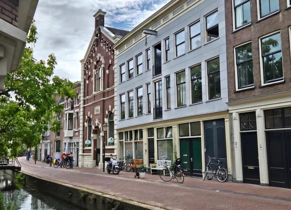 Attic apartment in historic canal house in city center Gouda Apartment in Gouda