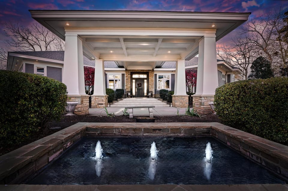 Island Estate Sleeps 22 Bar Hot Tub Dock Villa in Lake Norman