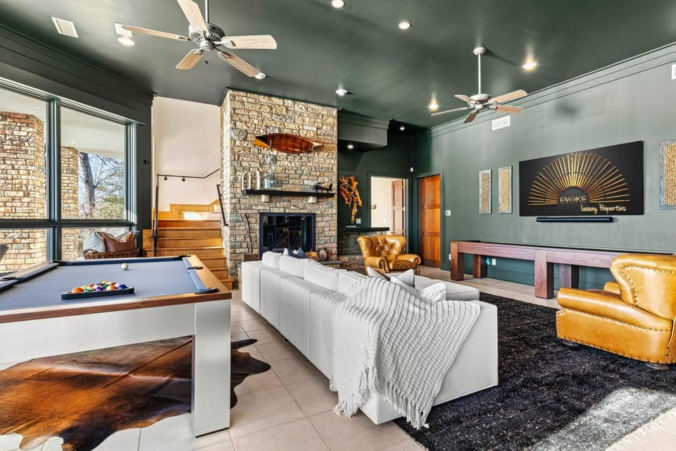 Island Estate Sleeps 22 Bar Hot Tub Dock Villa in Lake Norman