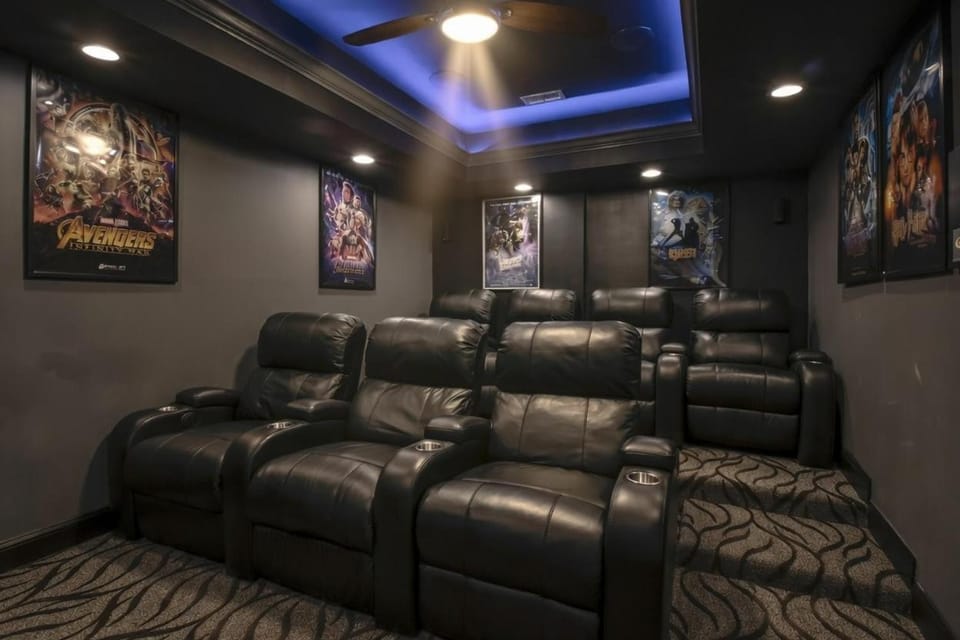 Mega Dock Sleeps 22 Movie Theater 2 Kitchen Villa in Lake Norman