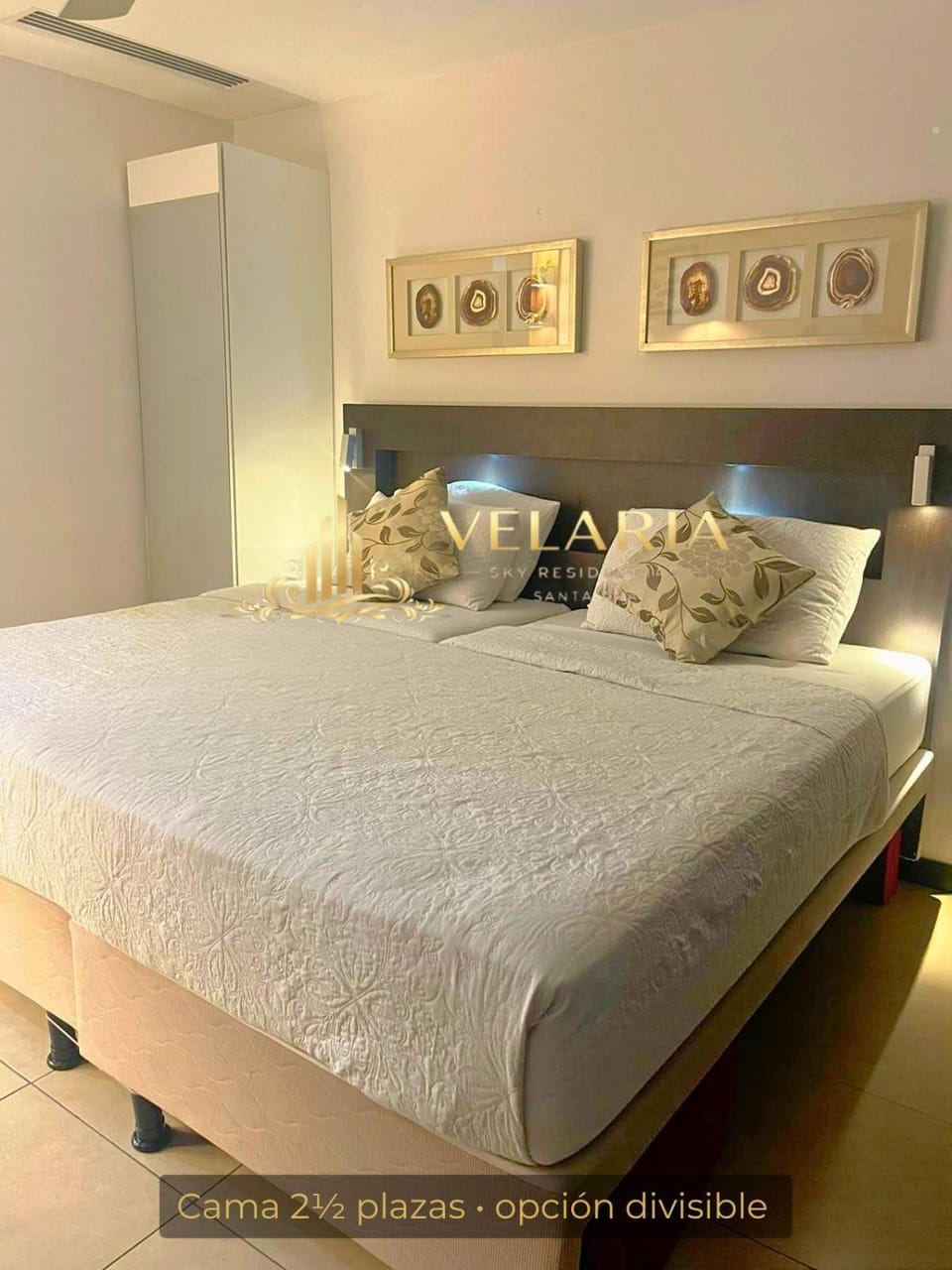 Bed, Photo of the whole room, Decorative detail, Bedroom
