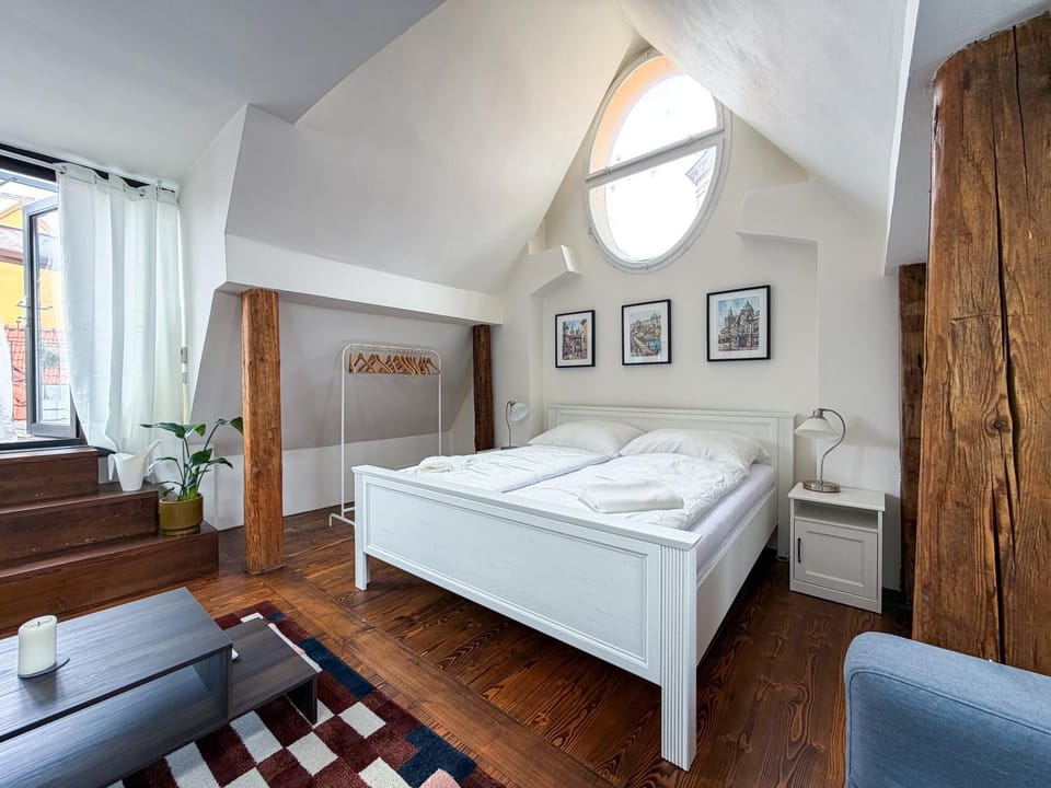 Bed, Living room