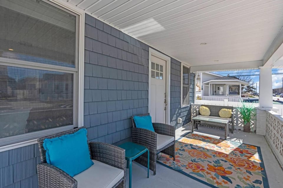 Keurig | Porch | Outdoor Seating | BBQ Grill House in Belmar
