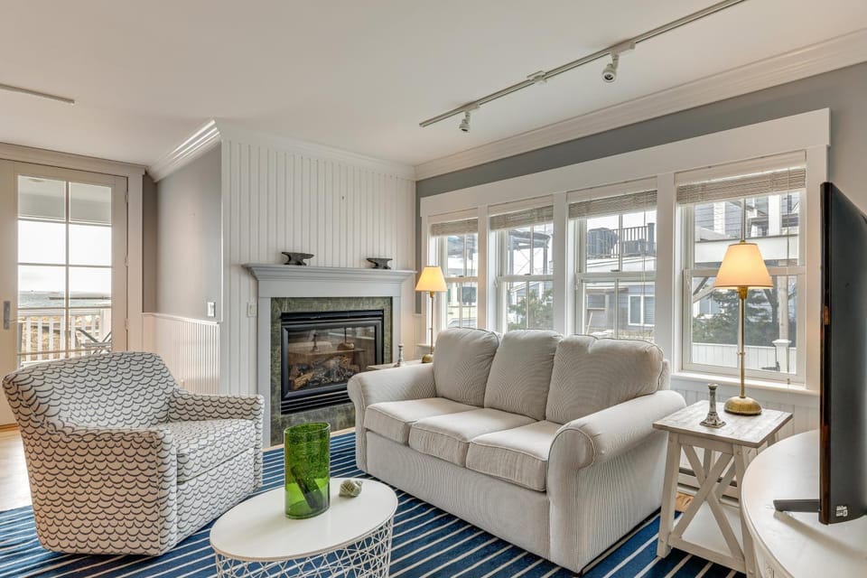Beachfront Condo! Couples Retreat on Commercial House in Provincetown