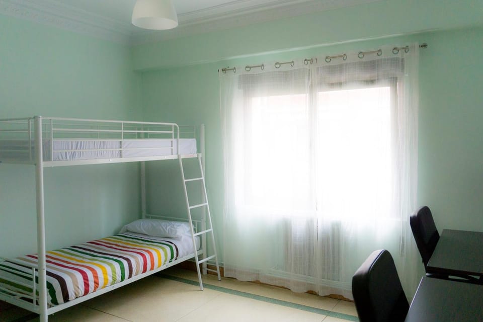 Photo of the whole room, Decorative detail, bunk bed