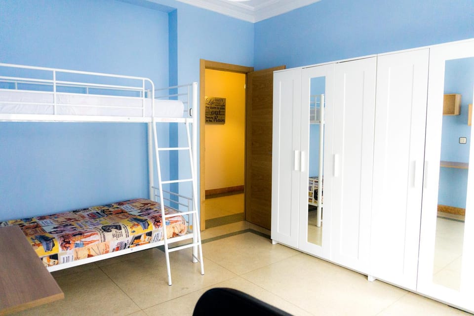 Photo of the whole room, Decorative detail, bunk bed