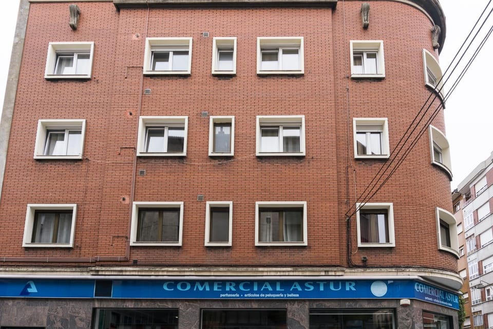 Facade/entrance, City view, Street view